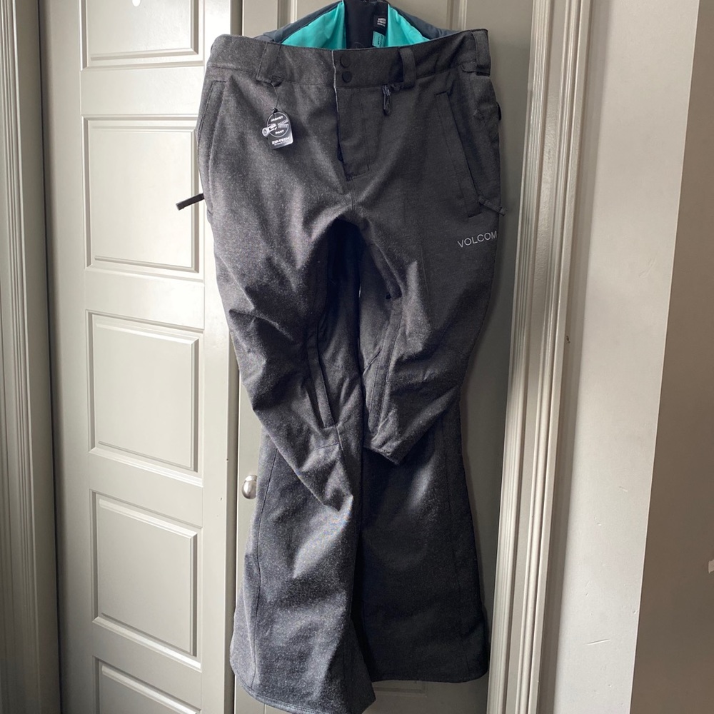 Volcom Snowboarding pants never worn